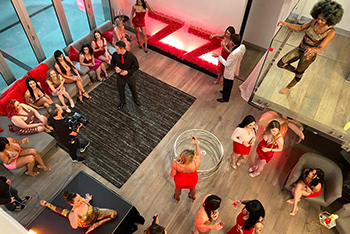 Brazzers Live / Brazzers - Aubree Valentine, Bunny Colby, Keira Croft, Scarlit Scandal Valentine's Day Affair: Unseen Moments / 26.2.2020