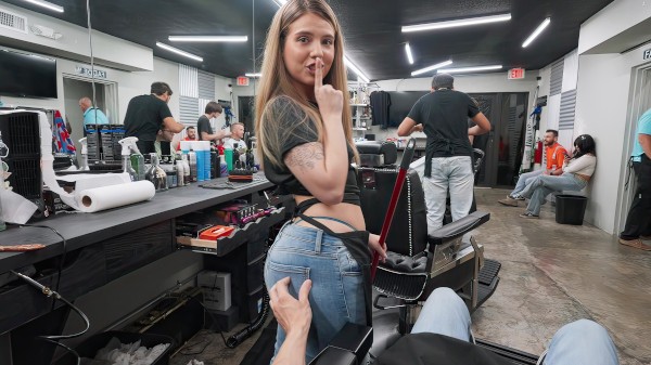Mofos / lpi / Lucky Anne, Parker Ambrose - At The Barbershop / 30.8.2024