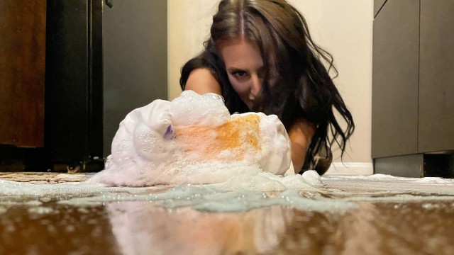 RK Prime / Realitykings - Asher Valentine, Aubree Valentine PAWG Maid Loses Bet / 30.9.2020