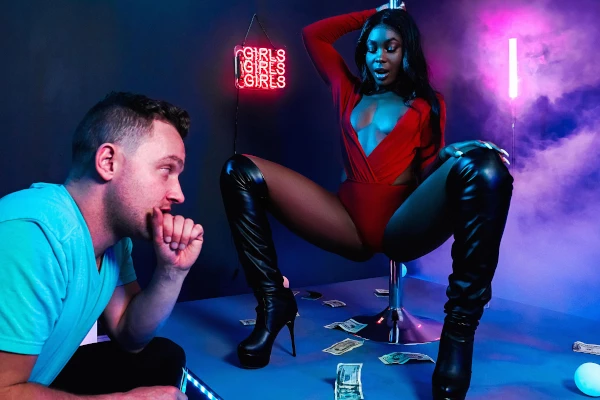 Round and Brown / Realitykings - Tori Montana The Private Room / 24.5.2019